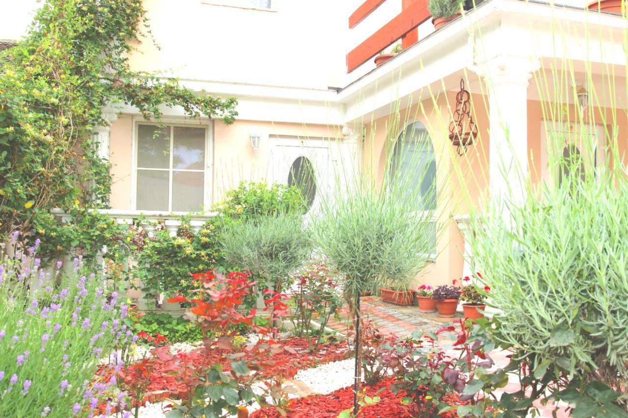 Yox Apartment 4 Oradea Eksteriør bilde